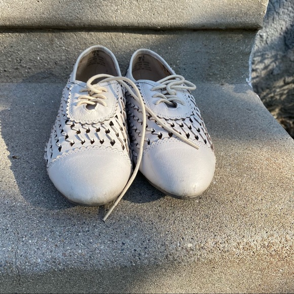 Ecote Urban Outfitters Leather Off-White shoes - Picture 4 of 8